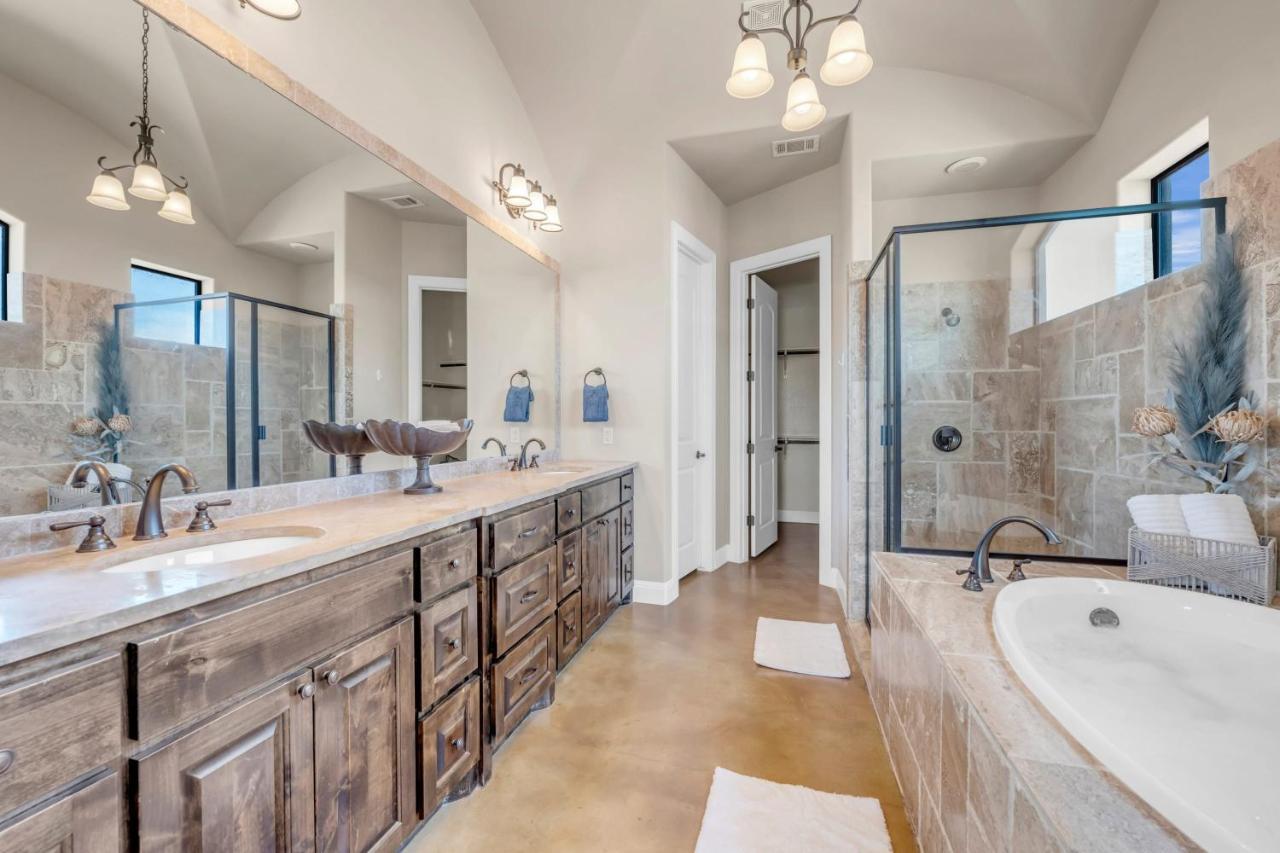 119 Christopher Concierge Services Available Kingsland Luaran gambar