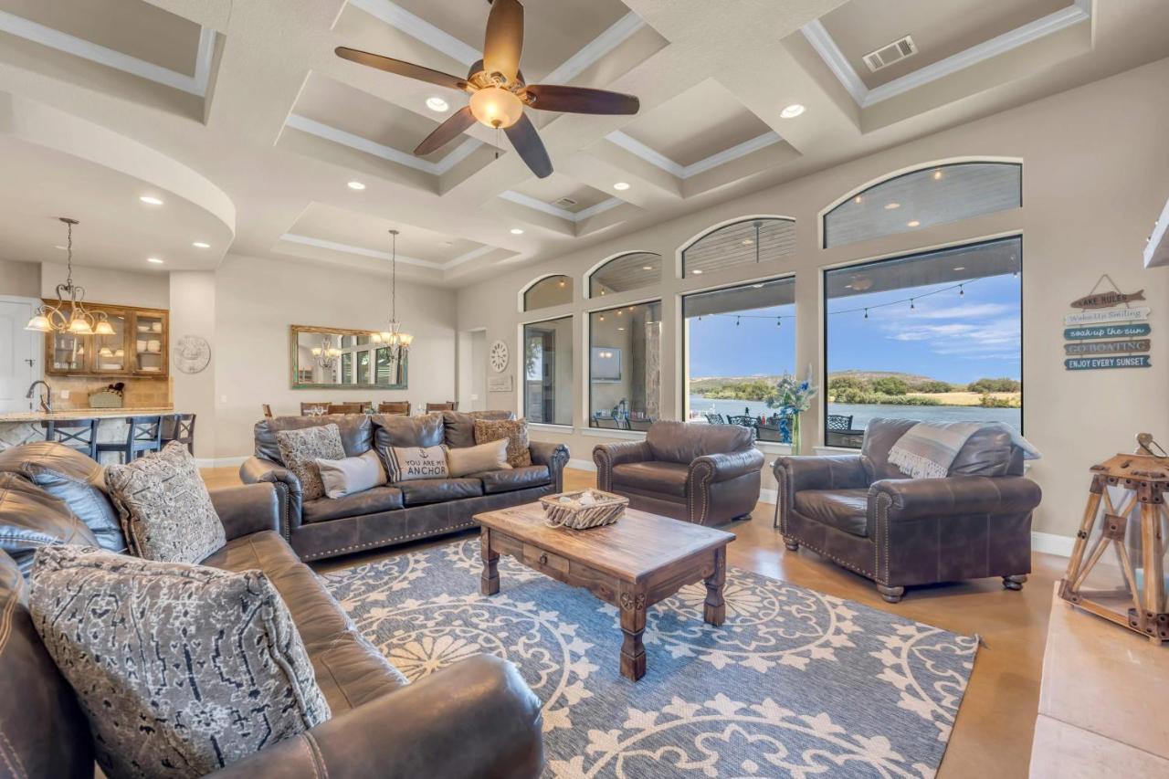 119 Christopher Concierge Services Available Kingsland Luaran gambar